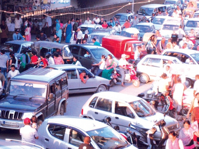 Traffic condition in Imphal city sometime in August 2012 :: Pix - Hueiyen Lanpaor
